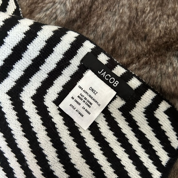 Patterned Scarf - Picture 3 of 3